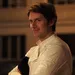 Lucas Bravo als chef Gabriel in Emily in Paris
