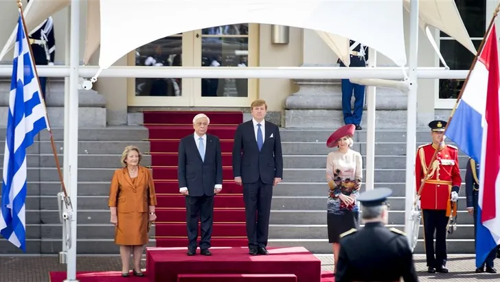 Koningspaar leeft mee met slachtoffers bosbranden Griekenland