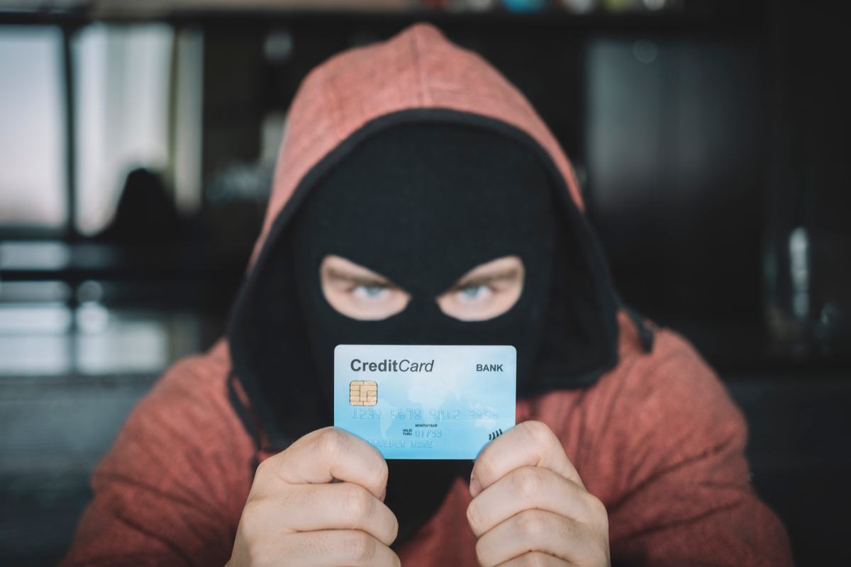 Pas kwijt en de dief houdt hem tegen de kassa: dit kan hij zonder pincode uitgeven