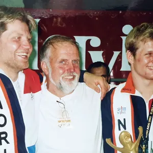 Cor van der Geest met zijn zonen Elco (r) en Dennis.