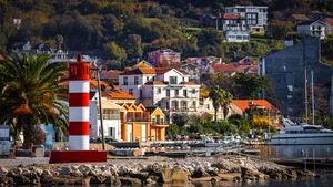 Foto van de haven van Tivat, een alternatief voor Ibiza.