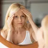 De overgang en je huid: hoe hormonen je teint beïnvloeden | Nouveau