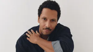 Acteur Tarikh Janssen in een shoot voor Grazia's Health Issue