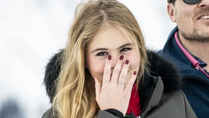 'Hé Amalia, wat een mooie nagellak!'