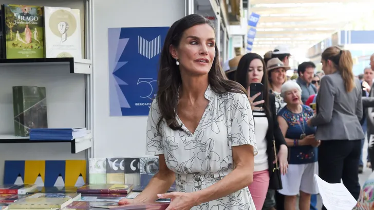 Koningin Letizia tijdens de 84e Madrid Book Fair
