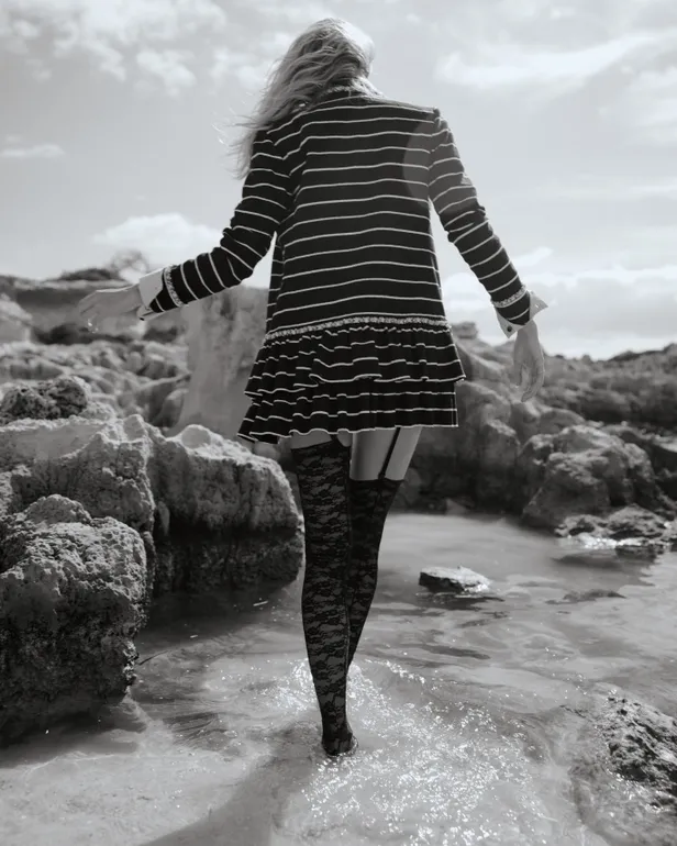 Vest: Chanel | Kousen: Calzedonia 