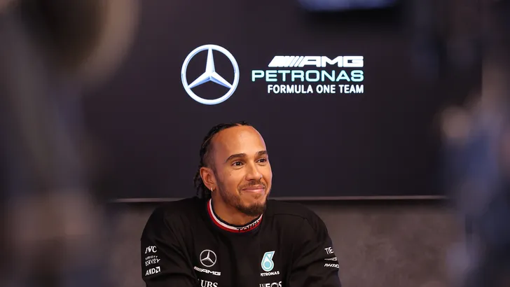 Lewis Hamilton vindt het 'duizend keer leuker' om niet meer dominant te zijn