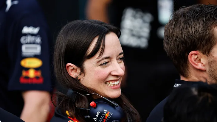 Red Bull strategiste Hannah Schmitz geëerd met McLaren Applied Award
