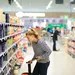 Trap er niet in: zo dwingt de supermarkt je om langs alle ongezonde dingen te lopen