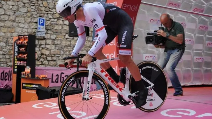 Cancellara opent in eigen land met proloogzege