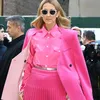 Zien: Celine Dion en Jennifer Lopez treden op in oogverblindende looks | Beau Monde