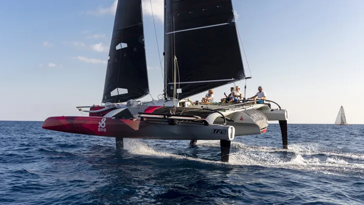 De foilende trimaran TF10 is een van de paradepaartjes van Holland Composites