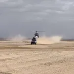 VIDEO: Kamaz Dakar truck kopt helikopter terug