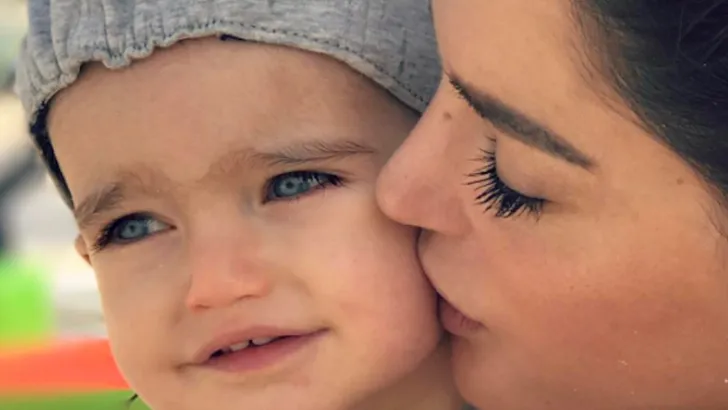 Oma Sneijder woest na haatreacties voor Xess Xava