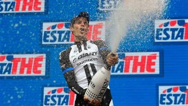 Mezgec wint eerste etappe in Peking