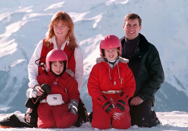 Prins Andrew, Sarah Ferguson, prinses Eugenie en prinses Beatrice in Verbier, Zwitserland, 1997.
