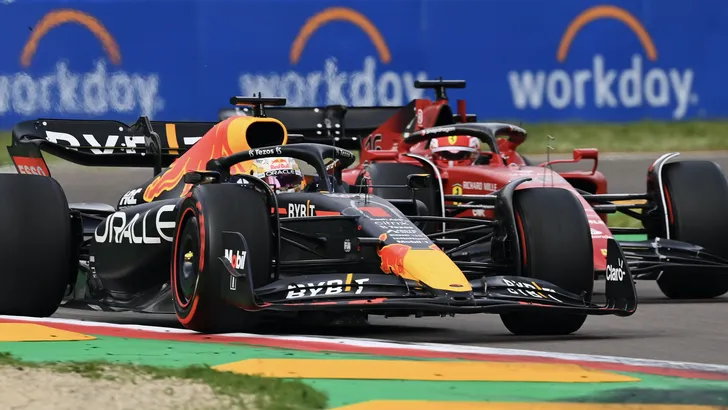 Max Verstappen grijpt de winst bij F1 Sprint Imola!