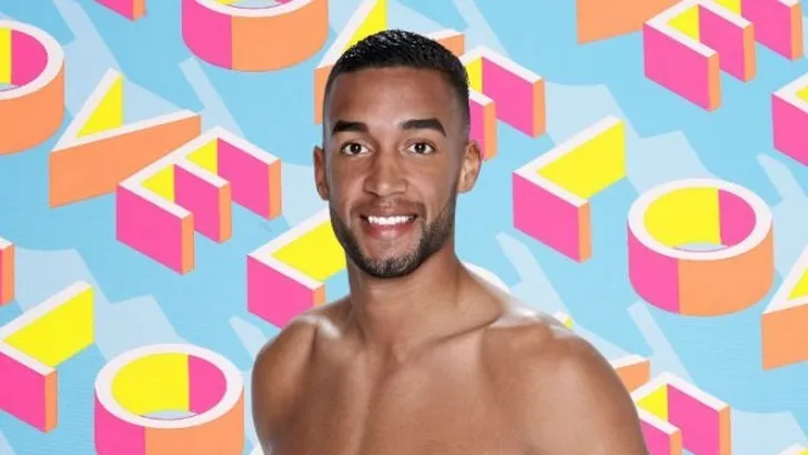 Zien: Love Islands Ray 'datet' met deze Islander