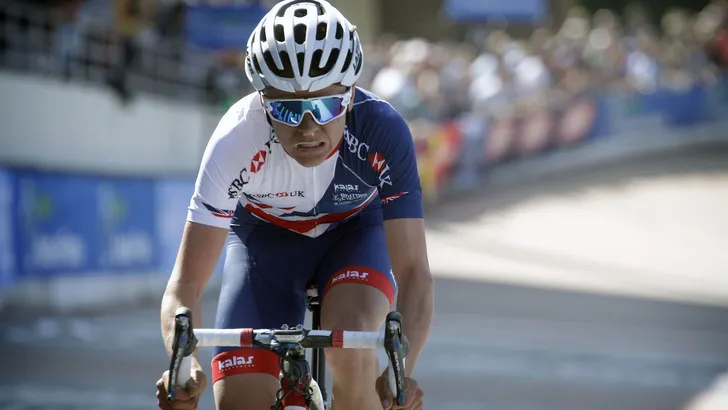 Tom Pidcock verovert wereldtitel tijdrijden bij junioren