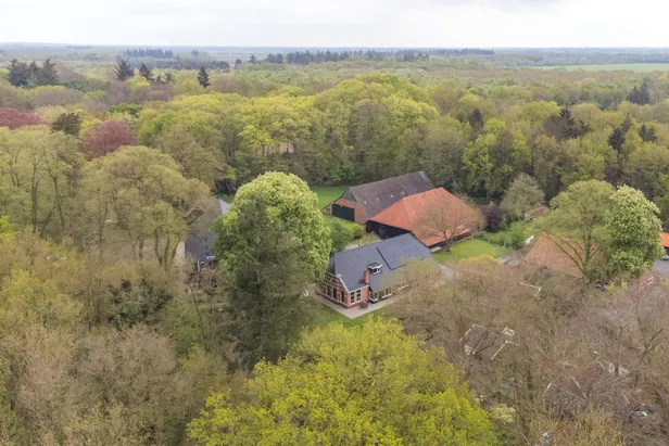 Bovenaanzicht van de boerderij. 