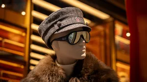 Verruil vluchtige hypes voor voelbare luxe en ultiem comfort, want dat zijn dé modetrends voor winter 2026. Maak van zacht kasjmier en rijke wolmixen jouw geheime wapen voor een chique en toch behaaglijke look.