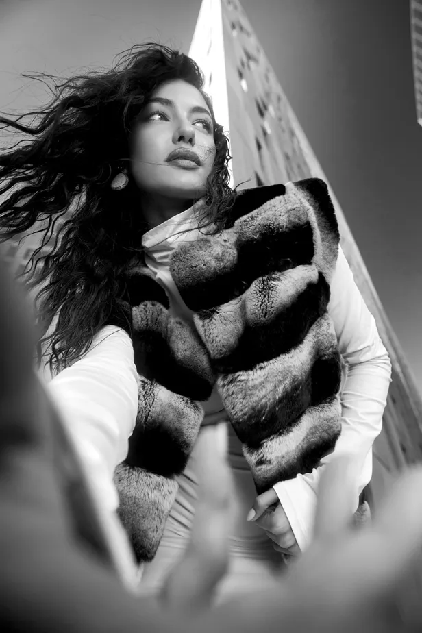 Jas: W!ldch!ld | Jurk: Alsedà | Oorbellen: Regina Castillo