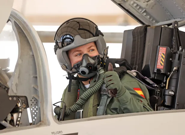 Prinses Leonor in een straaljager tijdens militaire training bij de Spaanse luchtmacht, mei 2026.