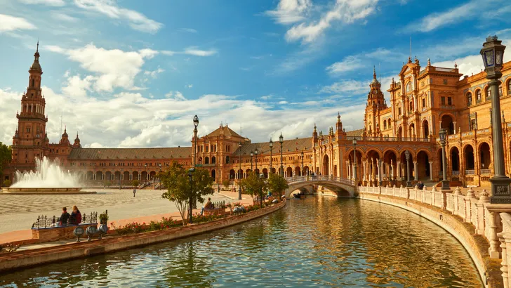 Op zoek naar een betaalbare Spaanse stedentrip? Ontdek waarom Sevilla met zijn heerlijke weer en lage prijzen het perfecte alternatief is!