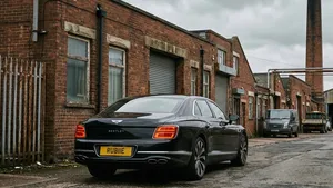 Autohandelaar koopt gebrekkige Bentley puur voor exclusief kenteken