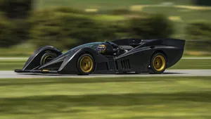 Deze brute V10 hypercar is sneller dan de Formule 1