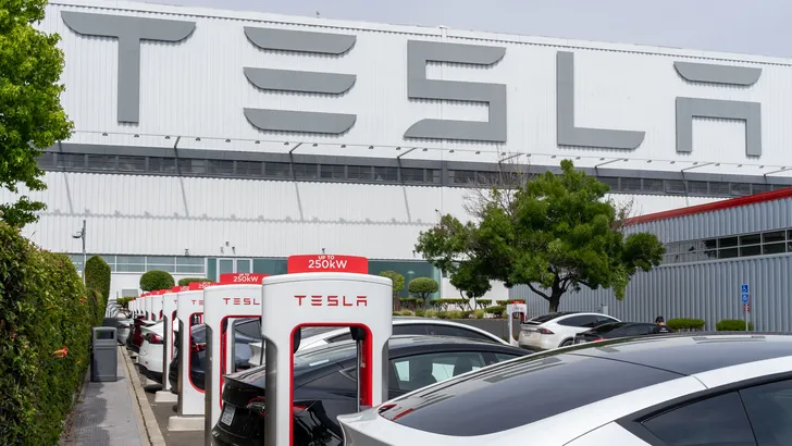 Tesla bouwt na stoppen met Model S en Model X fabriek in Californië volledig om voor massaproductie van robots