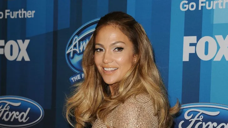 Video: J.Lo geeft optreden tijdens finale American Idol