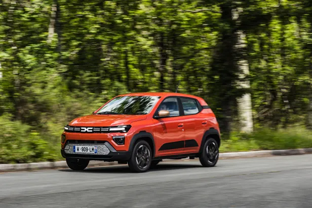 New Dacia Spring - E3 Extreme - Brick Red