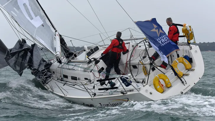Junique in actie tijdens de Sevenstar Round Britain and Ireland Race 2018.
