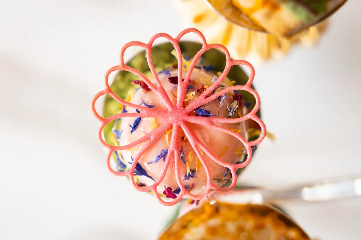 Botanical Afternoon Tea in de iconische Peacock Lounge van het Waldorf Astoria Amsterdam.
