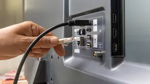 Met deze simpele aanpassing aan de achterkant van je tv wordt het beeld direct beter