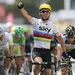 cavendish wint in tour in regenboogtrui