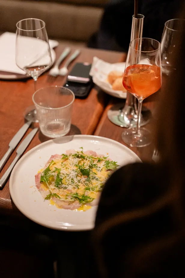 Naast pizza's staan er ook andere heerlijke gerechten op het menu 