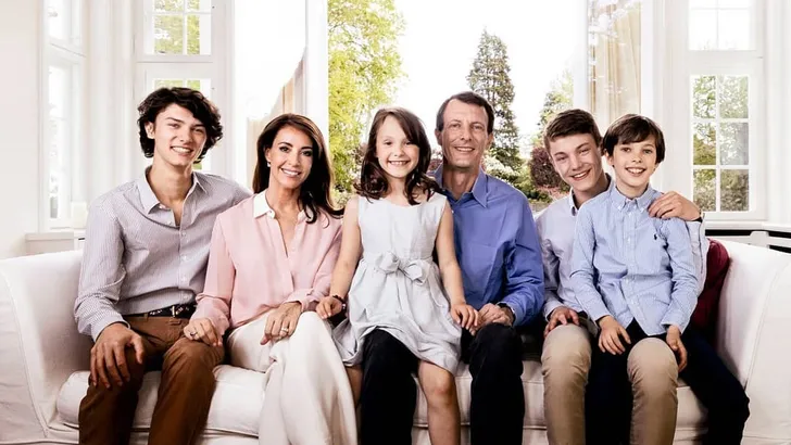 Deense prinses Marie en haar gezin genieten van Franse vakantie 