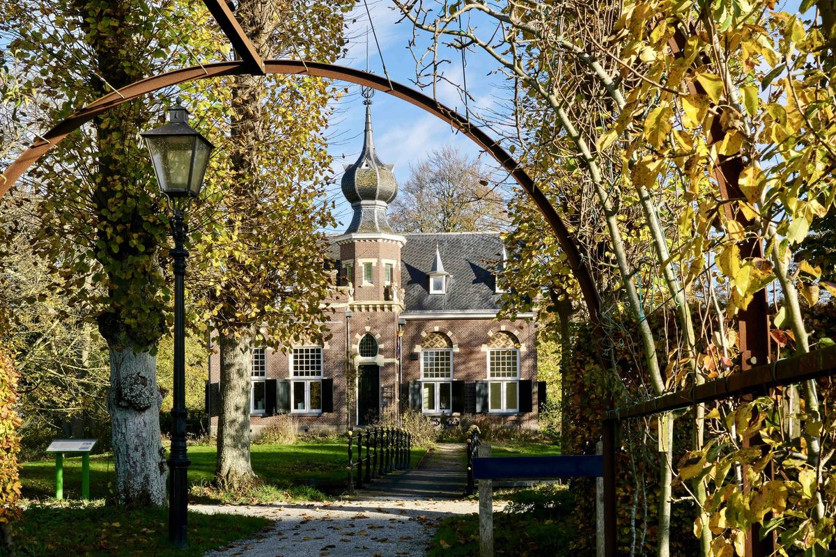 In de benen: wandel langs de geschiedenis van de Friese adel