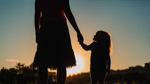 In vertrouwen | Amber heeft spijt van haar dochter: 'Ik wilde helemaal geen moeder worden'