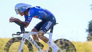 Mathieu van der Poel tijdens de tijdrit in de Ronde van Zwitserland 2026.