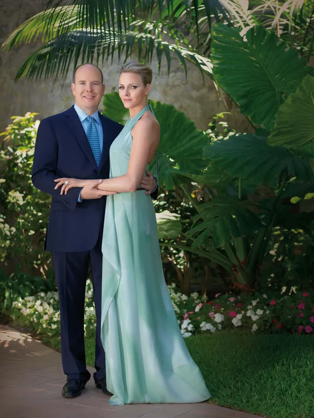 Verlovingsfoto van prins Albert en prinses Charlene, juni 2010.