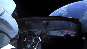 Tesla's Space Roadster rijdt voorbij Mars