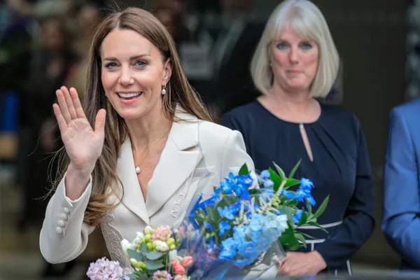 Kate met 'Nura Pearl'-ketting