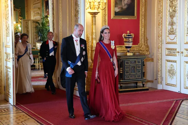 Lady in red! Prinses Kate maakte een verpletterende indruk in haar prachtige jurk van Givenchy.