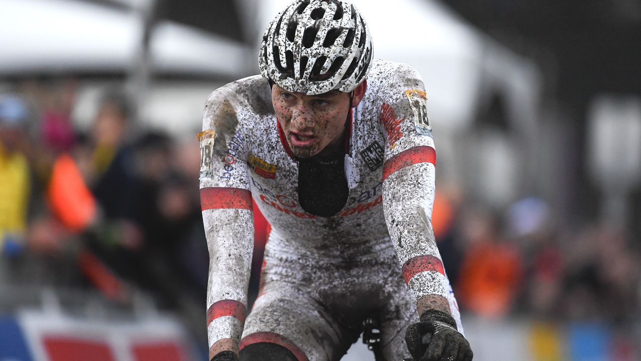 Van Der Poel Derde In Namen Naar Huis Gereden Door Van Aert Wieler Revue