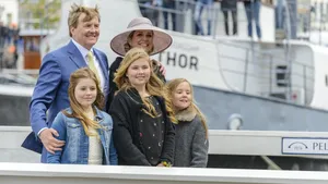 Nostalgie: koninklijke familie knus in de sneeuw