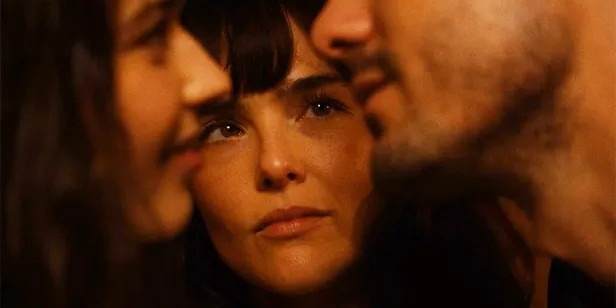 The Threesome gaat over Connor, Olivia en Jenny 