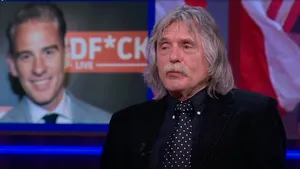 Johan Derksen haalt uit naar Art Rooijakkers: ‘houd je bek, joh!’